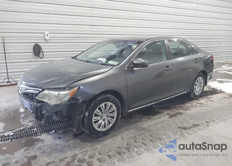 2013 Toyota Camry Le z USA, uszkodzony, nr VIN 4T4BF1FK8DR288601